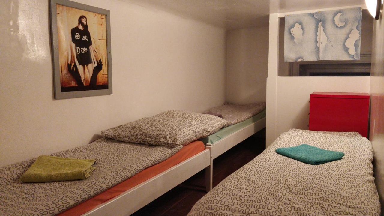 Prague "Above Train Central" Hostel Extérieur photo
